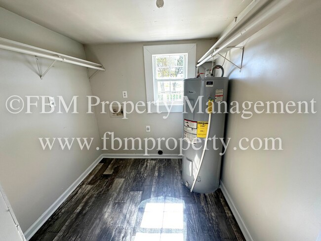 Building Photo - 1119 Pluto Rd
