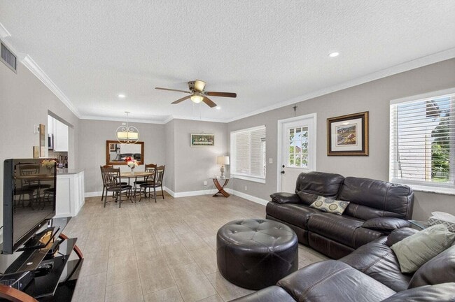 Building Photo - 335 Pine Ridge Cir