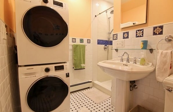 Building Photo - 34 Bates St