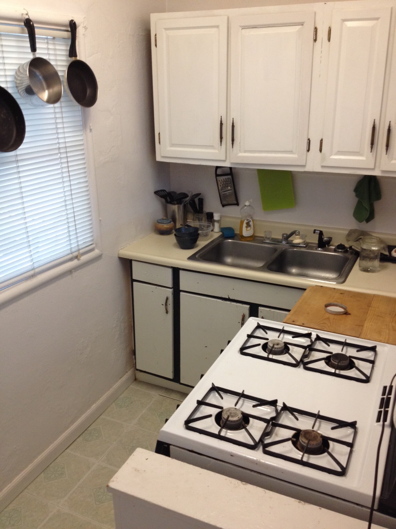 Sunken Kitchen with Full Gas Oven - 1122 Mendocino Ave