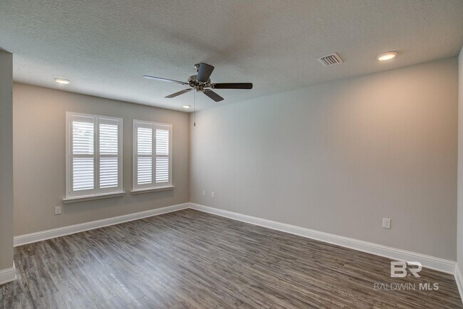 Building Photo - 6775 Spaniel Dr