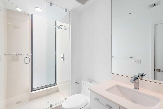 Building Photo - 650 NE 32nd St