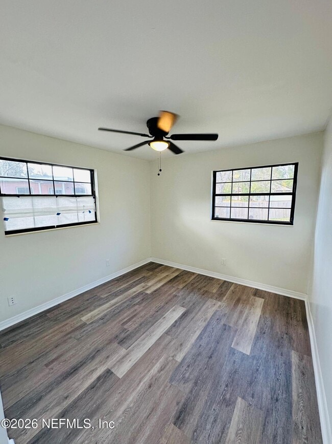 Building Photo - 1904 Delaroche Dr W