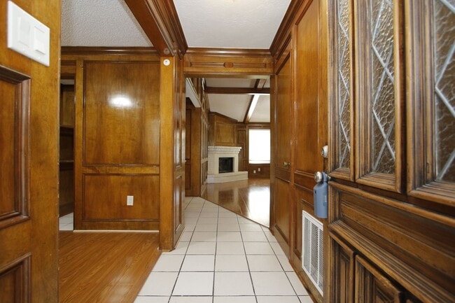 Building Photo - 2207 Whiteback Dr