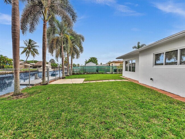 Building Photo - 4500 SW 42nd Terrace