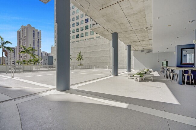 Building Photo - 690 SW 1st Ct