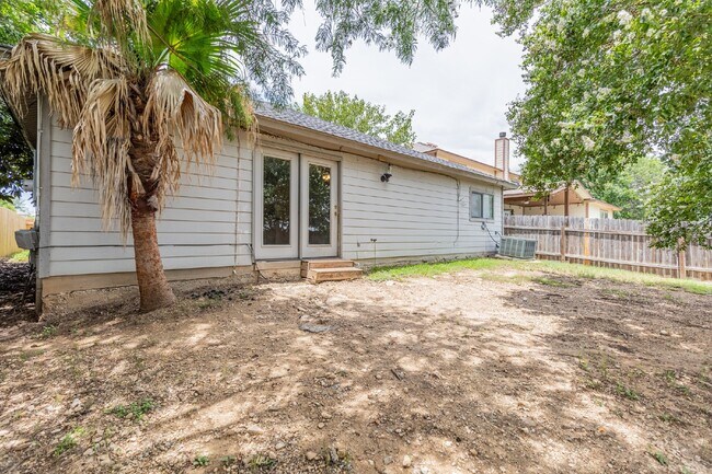 Building Photo - 7910 Lattimer Pond