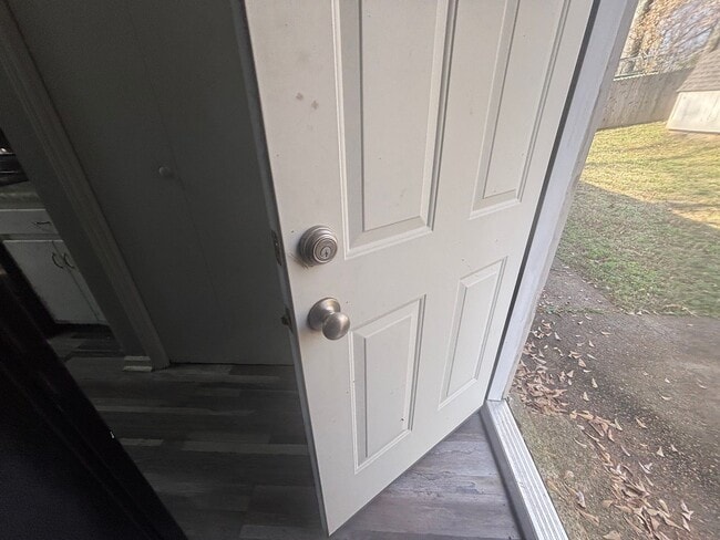 Building Photo - 5756 Crievewood Dr