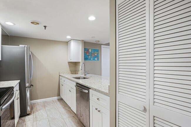 Building Photo - 20 Webster St