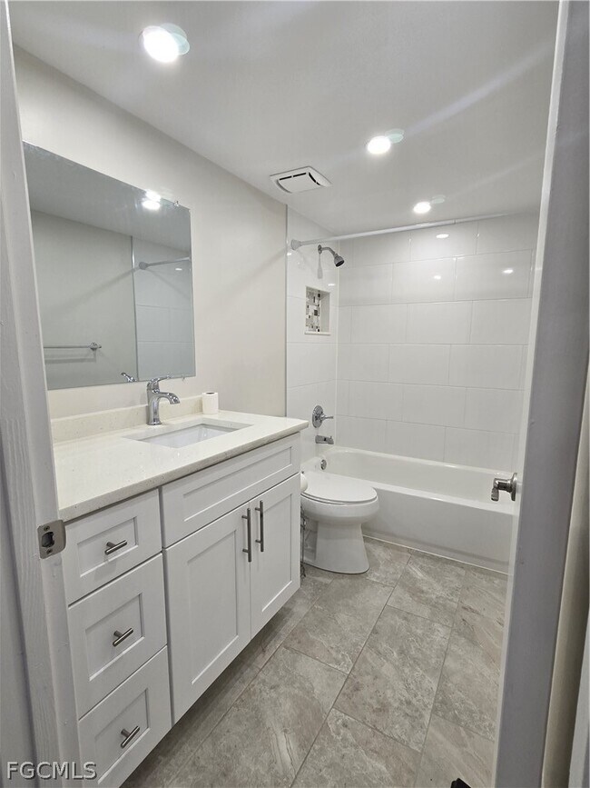 Building Photo - 1519 Cape Coral Pkwy W