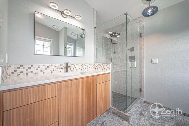 Building Photo - 4314 NE 126th St