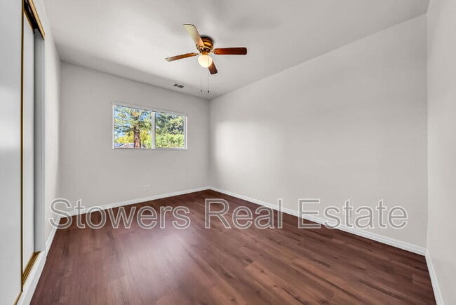 Building Photo - 275 Cameo Dr