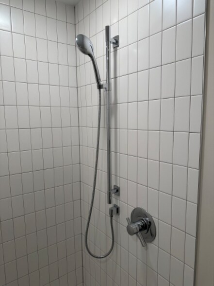 Building Photo - 1211 Van St SE