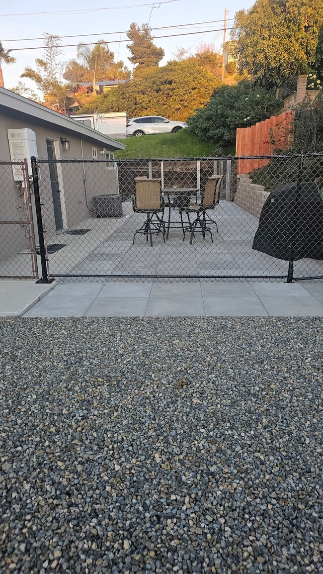 Building Photo - 6025 Dipper St