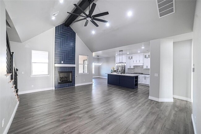 Building Photo - 4715 White Tail Ct