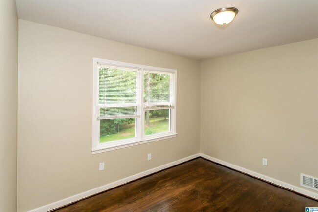 Building Photo - 557 Zinnia Ln