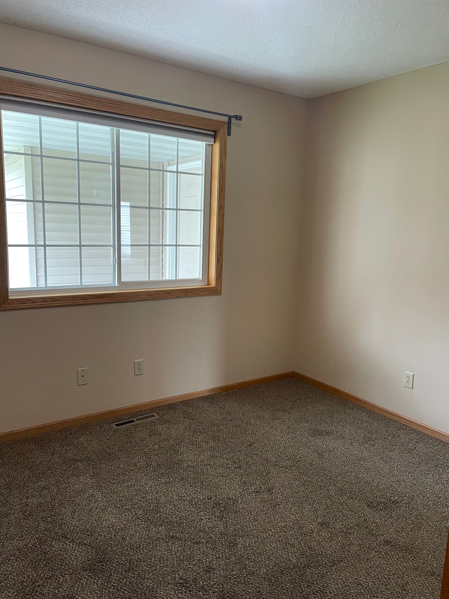 Bedroom 2 - 1645 Lakeridge Way
