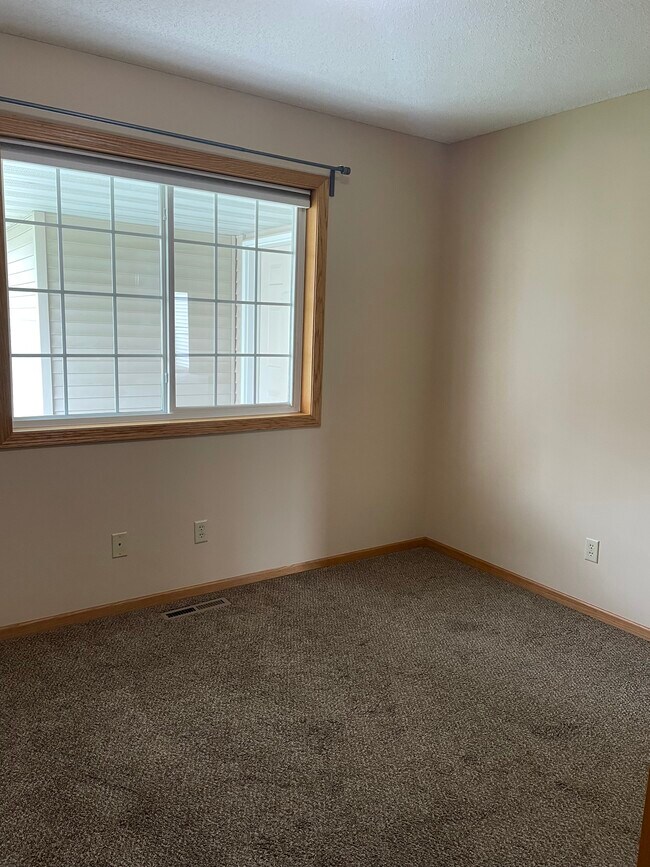 Bedroom 2 - 1645 Lakeridge Way
