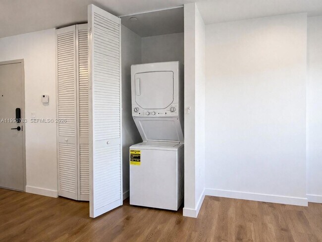 Building Photo - 1950 Fletcher St