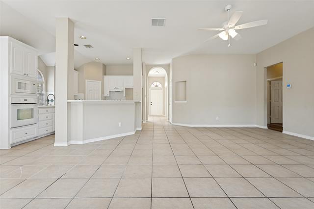 Building Photo - 903 Redbud Dr