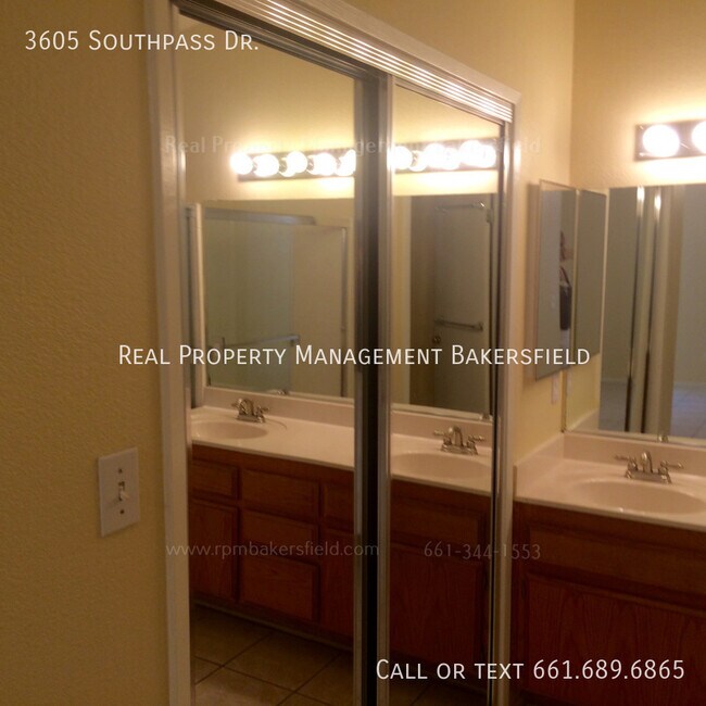 Building Photo - 3605 Southpass Dr