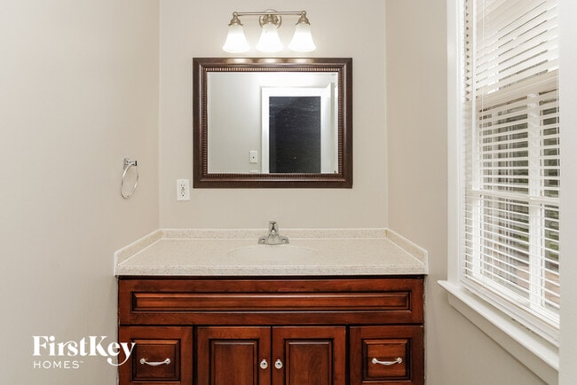 Building Photo - 2909 Stratford Dr