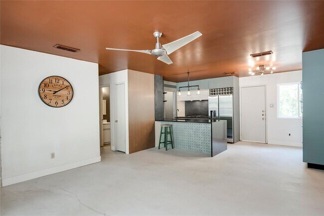 Building Photo - 8408 Romney Rd