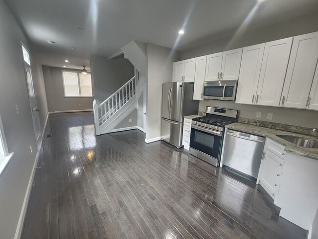 Building Photo - Beautiful Home in West baltimore