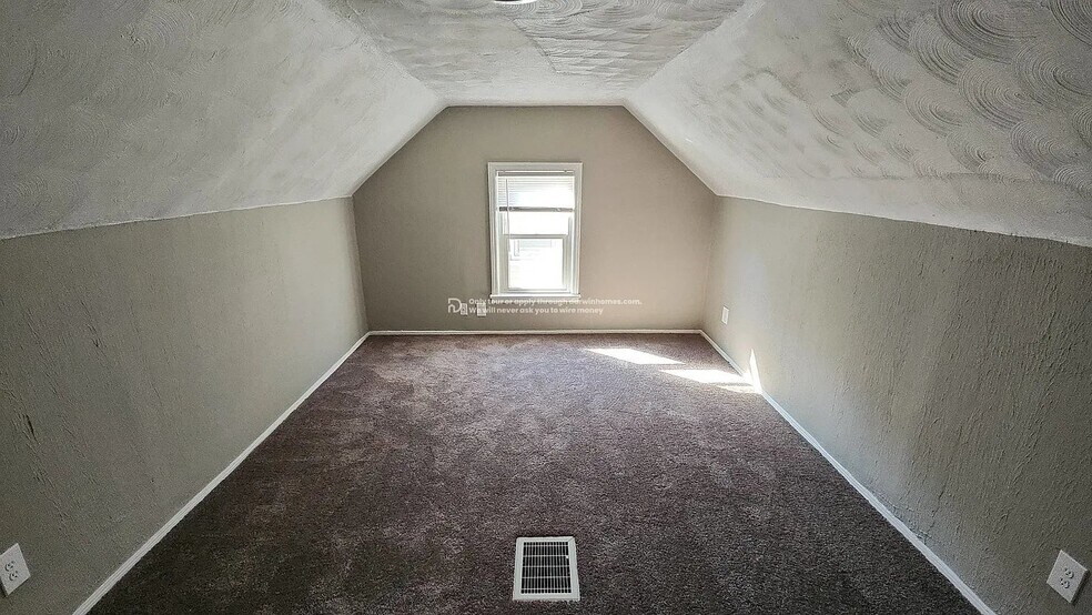 Building Photo - 711 E 33rd St