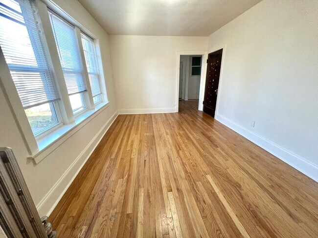 Building Photo - West Ridge Renovated Two Bedroom One Bath