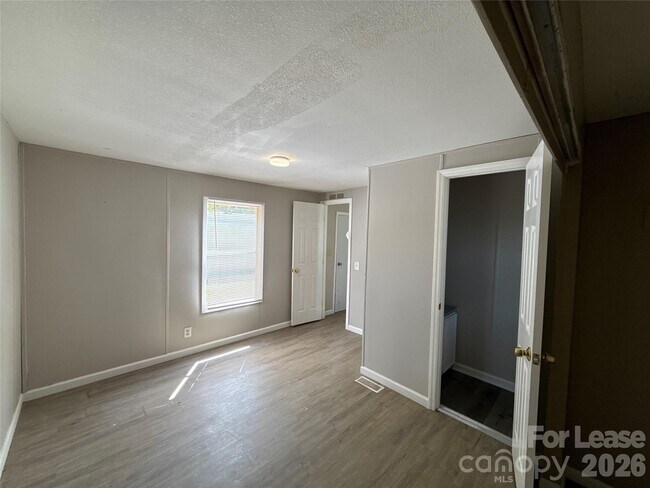 Building Photo - 306 Huffstetler Rd