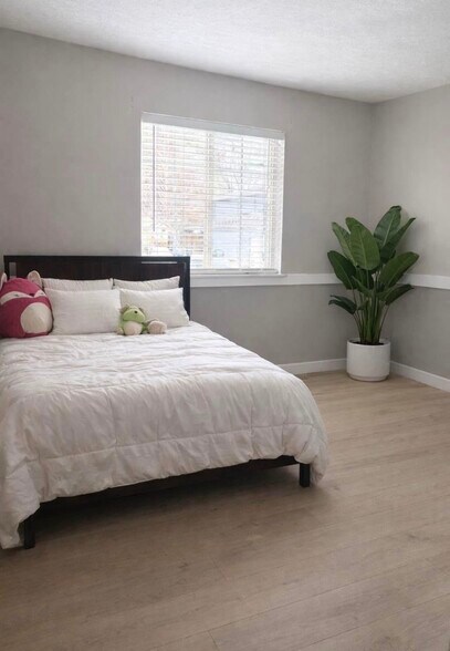 Building Photo - 7104 N Deschutes Dr