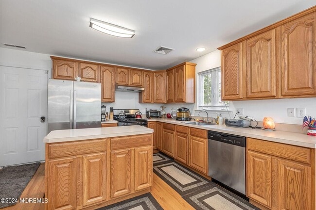 Building Photo - 205 Conover Pl