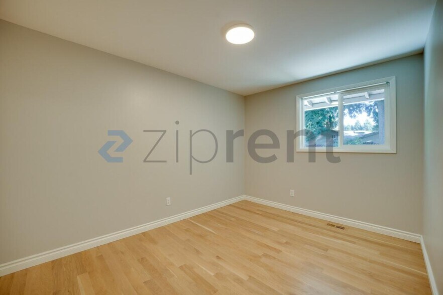 Building Photo - Unit