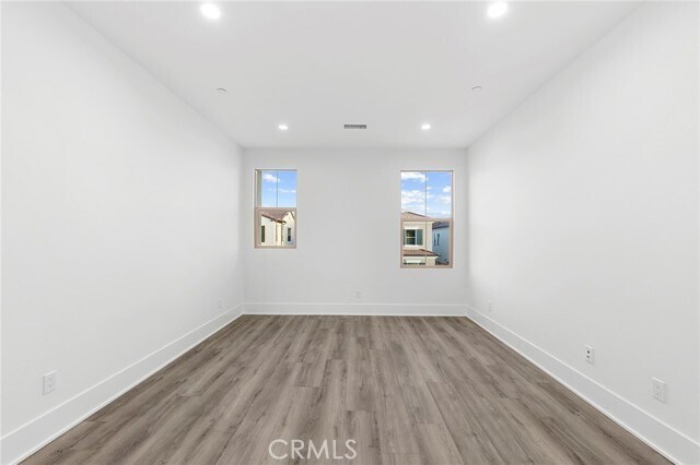 Building Photo - 57 Longchamp