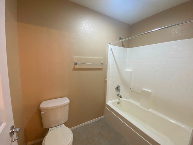 Building Photo - Gorgeous Rhodes Ranch Country Club home in Guard Gated Community!