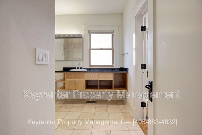 Building Photo - 812 NW 7th St