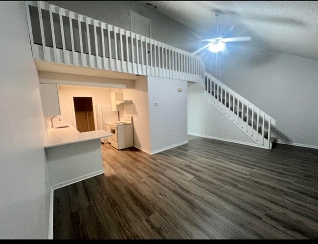 Building Photo - 212 11th Ave S