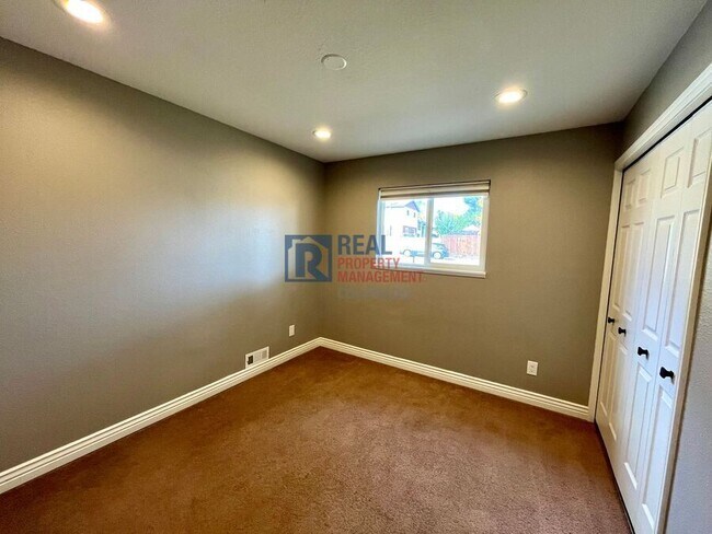 Building Photo - 1675 Tahlequah Dr