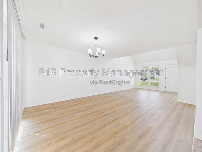 Building Photo - 504 Spring Ave