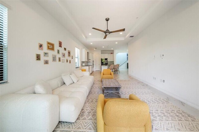 Building Photo - 11843 SW 13th Ct