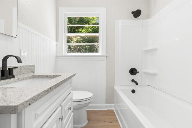 Building Photo - 9 Spencer St