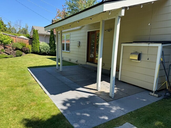 Building Photo - 3420 W Bertona St