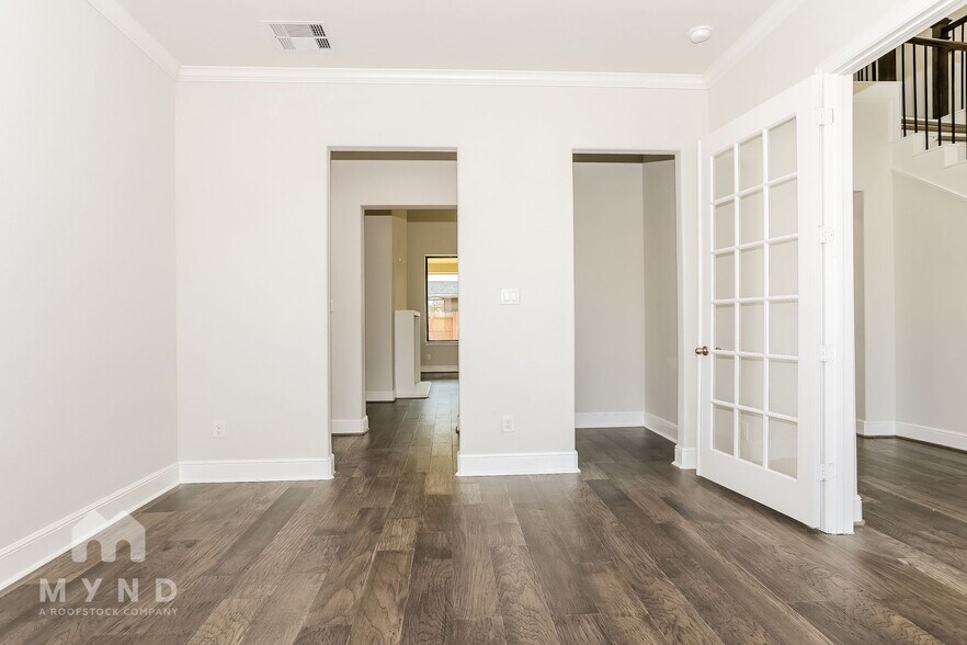 Building Photo - 30627 S Creek Way