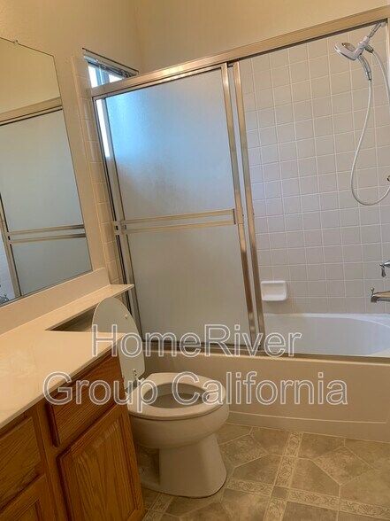 Building Photo - 2224 Bastona Dr