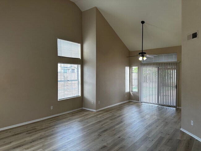 Building Photo - Beautiful Orangecrest Rental – Move-In Ready!