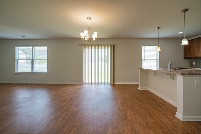 Building Photo - 135 Davila St