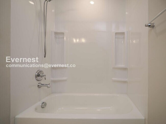 Building Photo - 33335 Crystal Ave SE