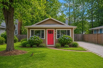 Building Photo - Cottage living in Water Oriented Community in Annapolis