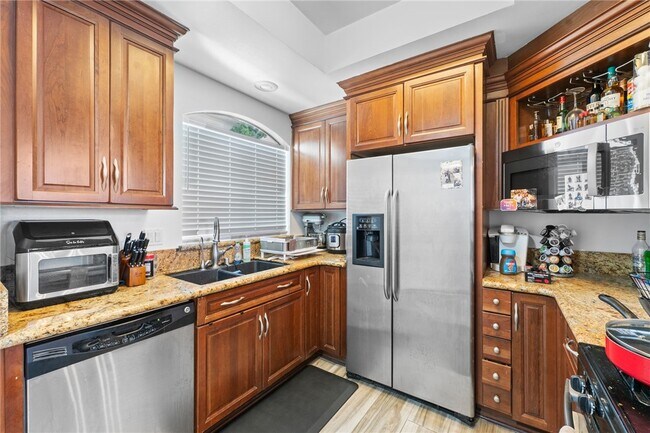 Building Photo - 30902 Club House Dr